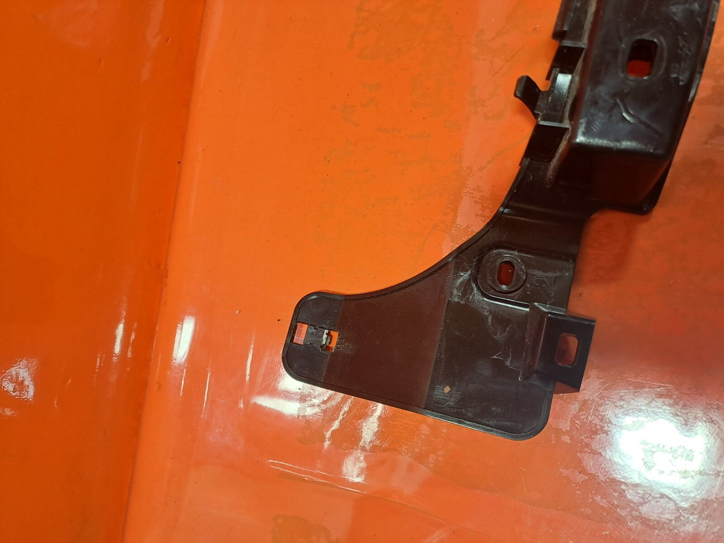 2024 TESLA MODEL 3 LONG Rear Bumper Center Support Bracket 1757096-00-D A207 - Image 2