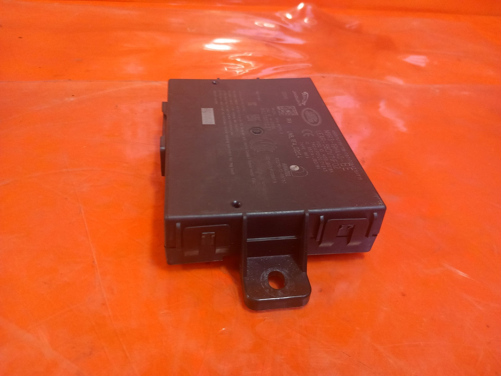 Land Rover Defender L663 3.0 Diesel 2025 Keyless Entry Control Module M9R319H440 - Image 4