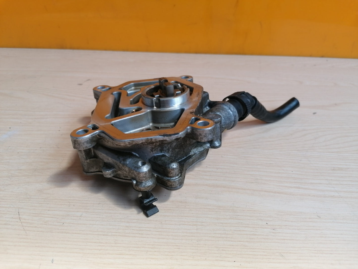 MERCEDES C200 W205 AMG 2.0 PETROL 2015 VACUUM PUMP A2701800901 - Image 2