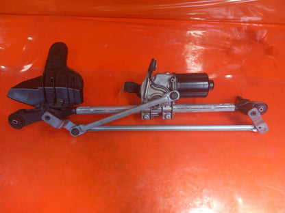 BMW F23 220D 2.0 Diesel 2016 Front Wiper Motor And Linkage 7267504 A363 - Image 2