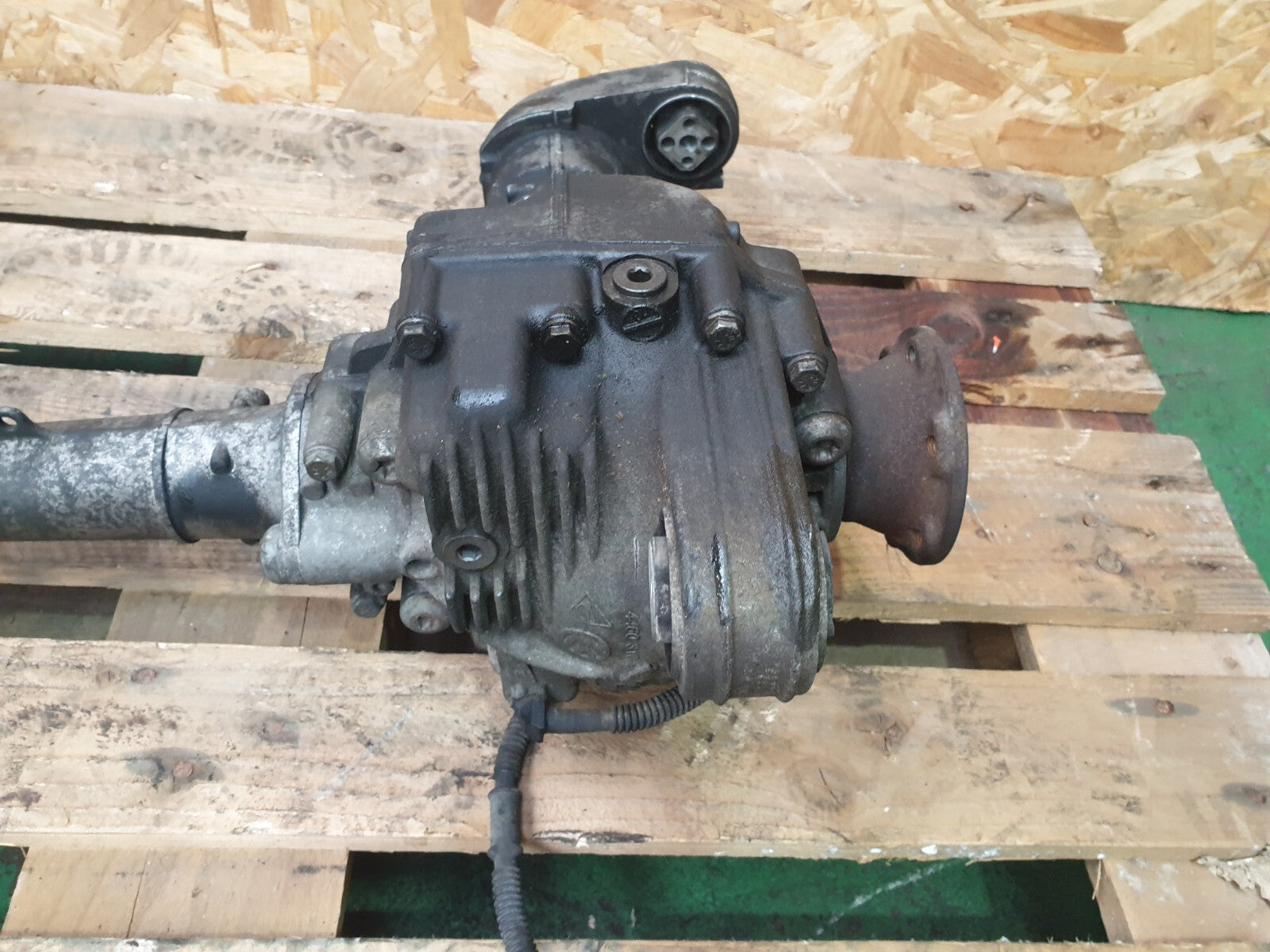 LAND ROVER DISCOVERY 4 2015 3.0 DIESEL FRONT AUTOMATIC DIFFERENTIAL 4460310 A220 - Image 4