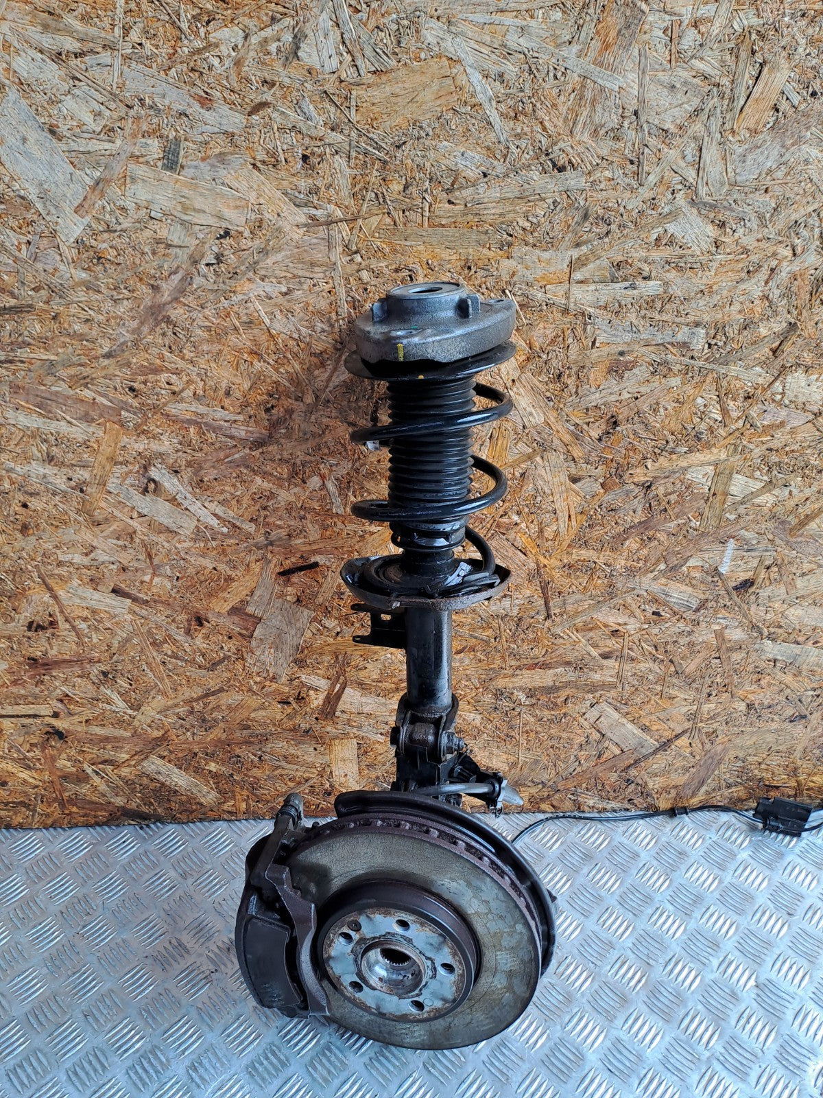 ✅MERCEDES B180 W246 1.8 DIESEL 2012 FRONT LEFT SUSPENSION LEG HUB A2463208913 - Image 2