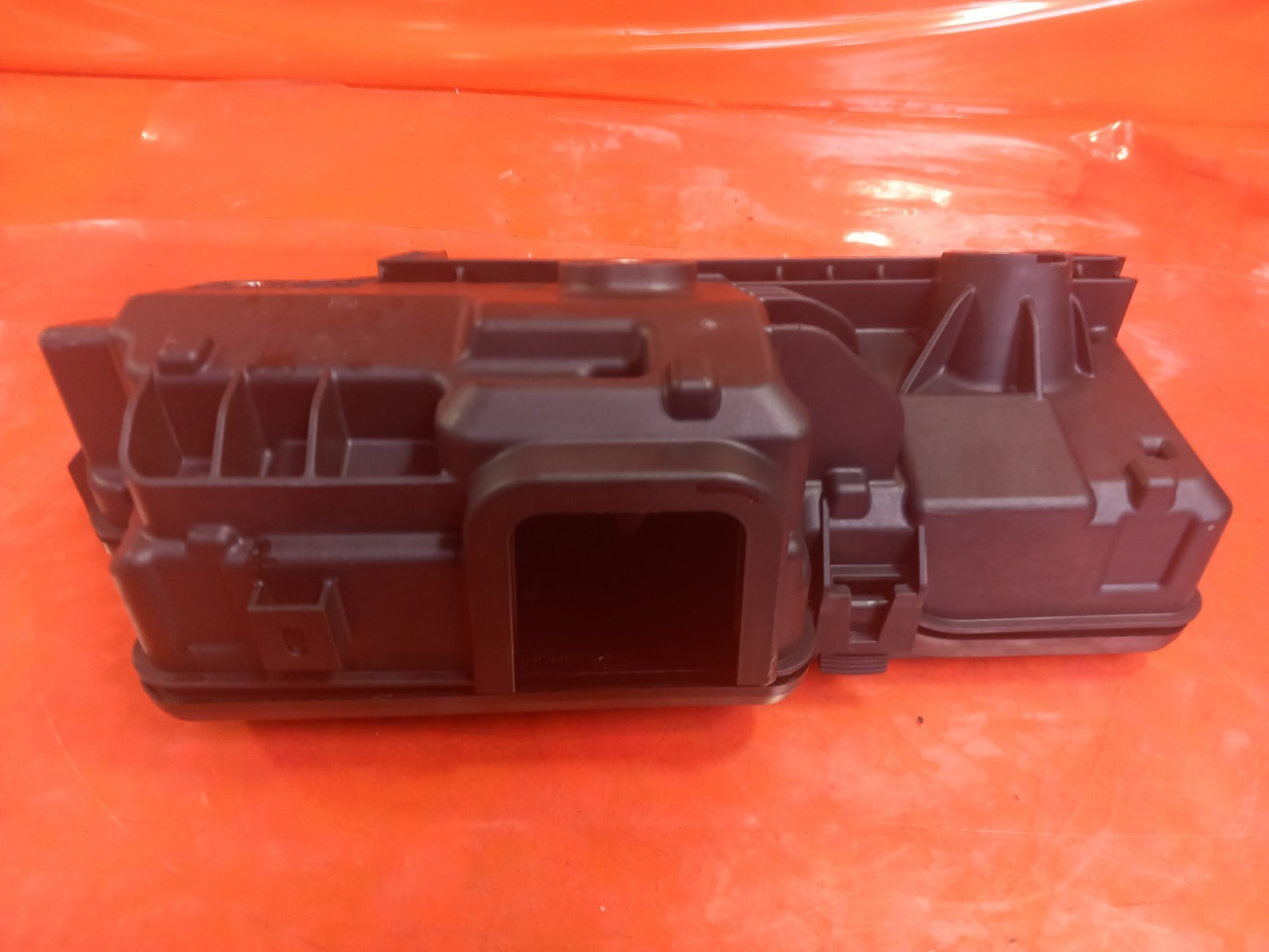 Land Rover Defender L663 3.0 Diesel 2025 Fuse Box Housing S8B214A076BA Warranty - Image 11