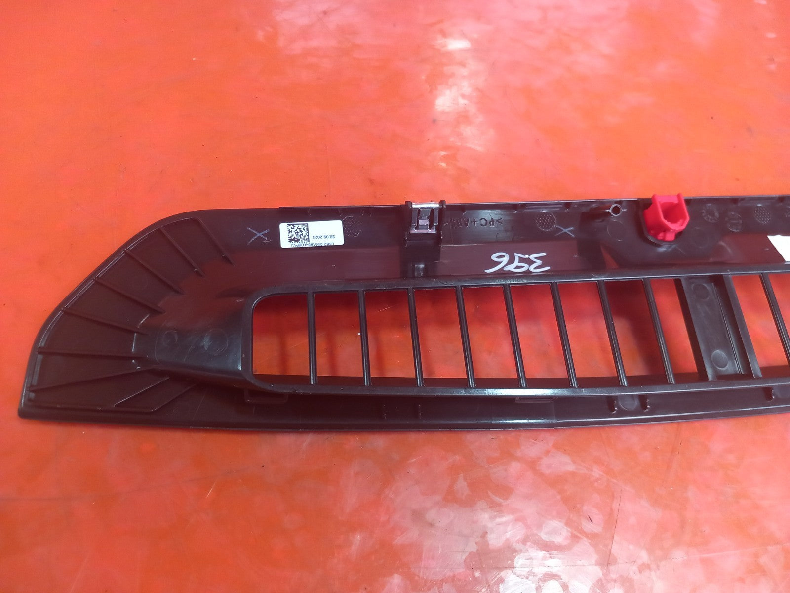 2025 Land Rover Defender L663 Dashboard Demister Grill L8B2-044A98-AC Warranty - Image 5