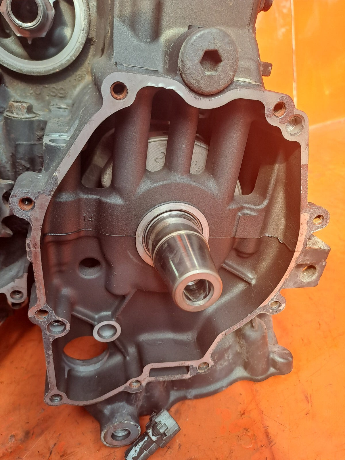 ✅2013 YAMAHA XJ6 F DIVERSION PETROL CRANKCASE  + WARRANTY A184 - Image 3