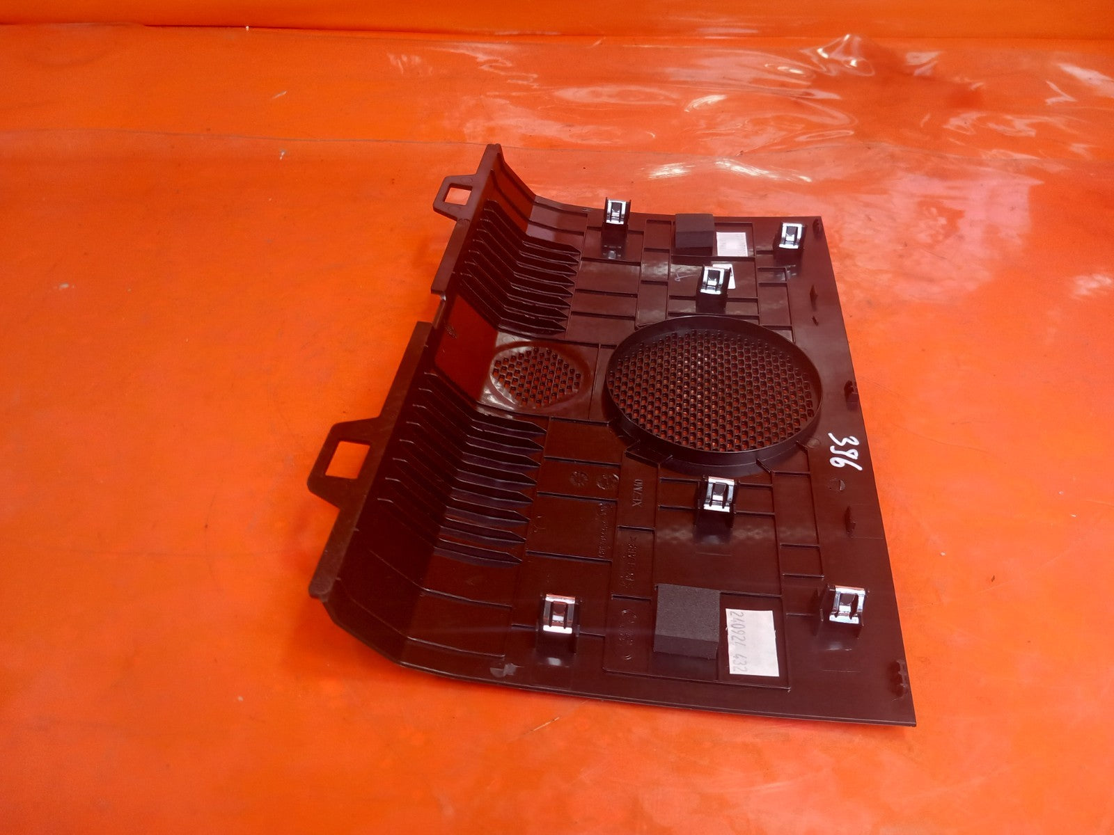 2025 Land Rover Defender L663 Dash Speaker Trim Cover L8B2-04454-AD A396 - Image 7
