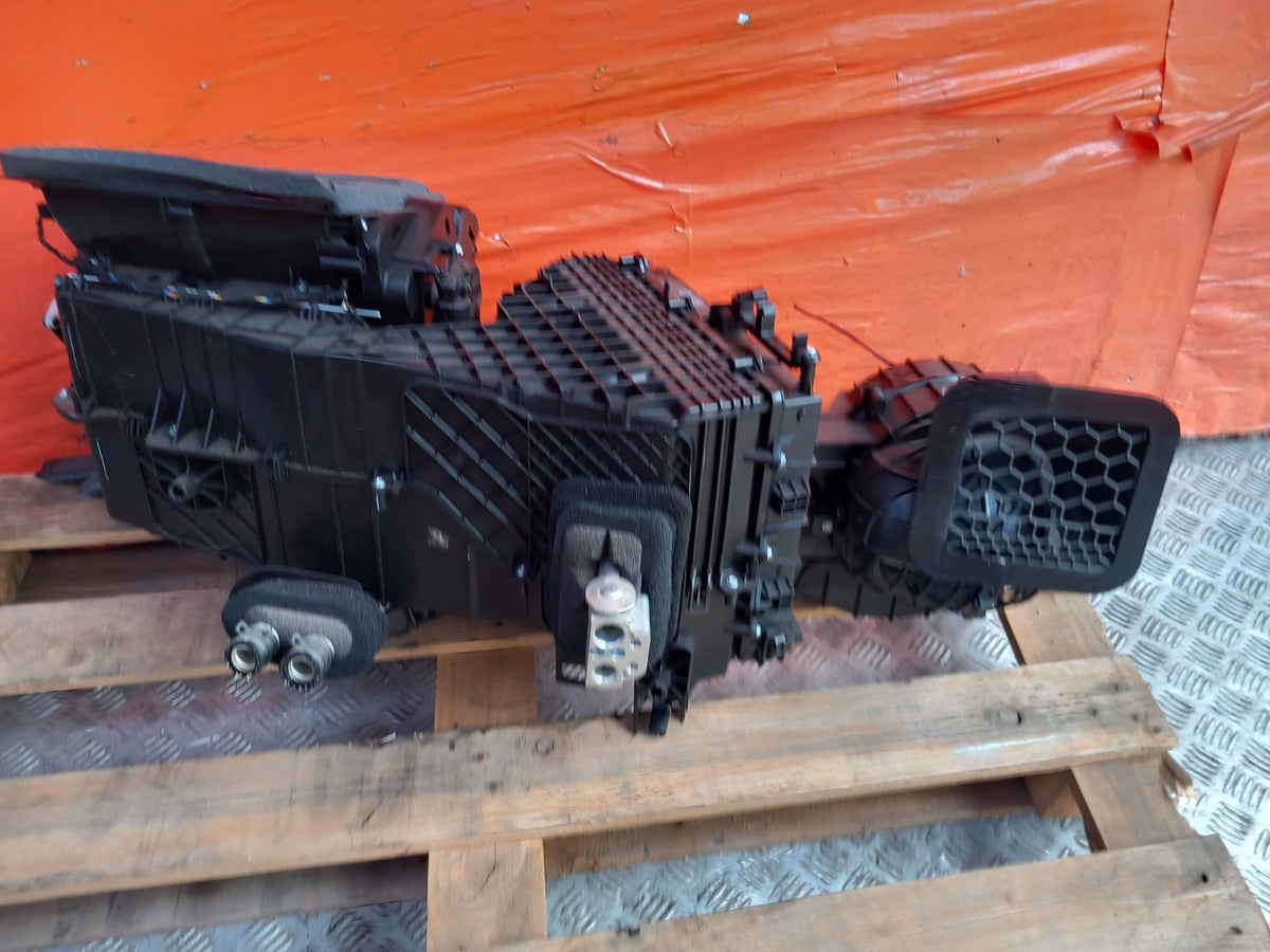 2023 VW Transporter ST-Line 2.0 Diesel Heater Matrix Box Warranty A416 - Image 7