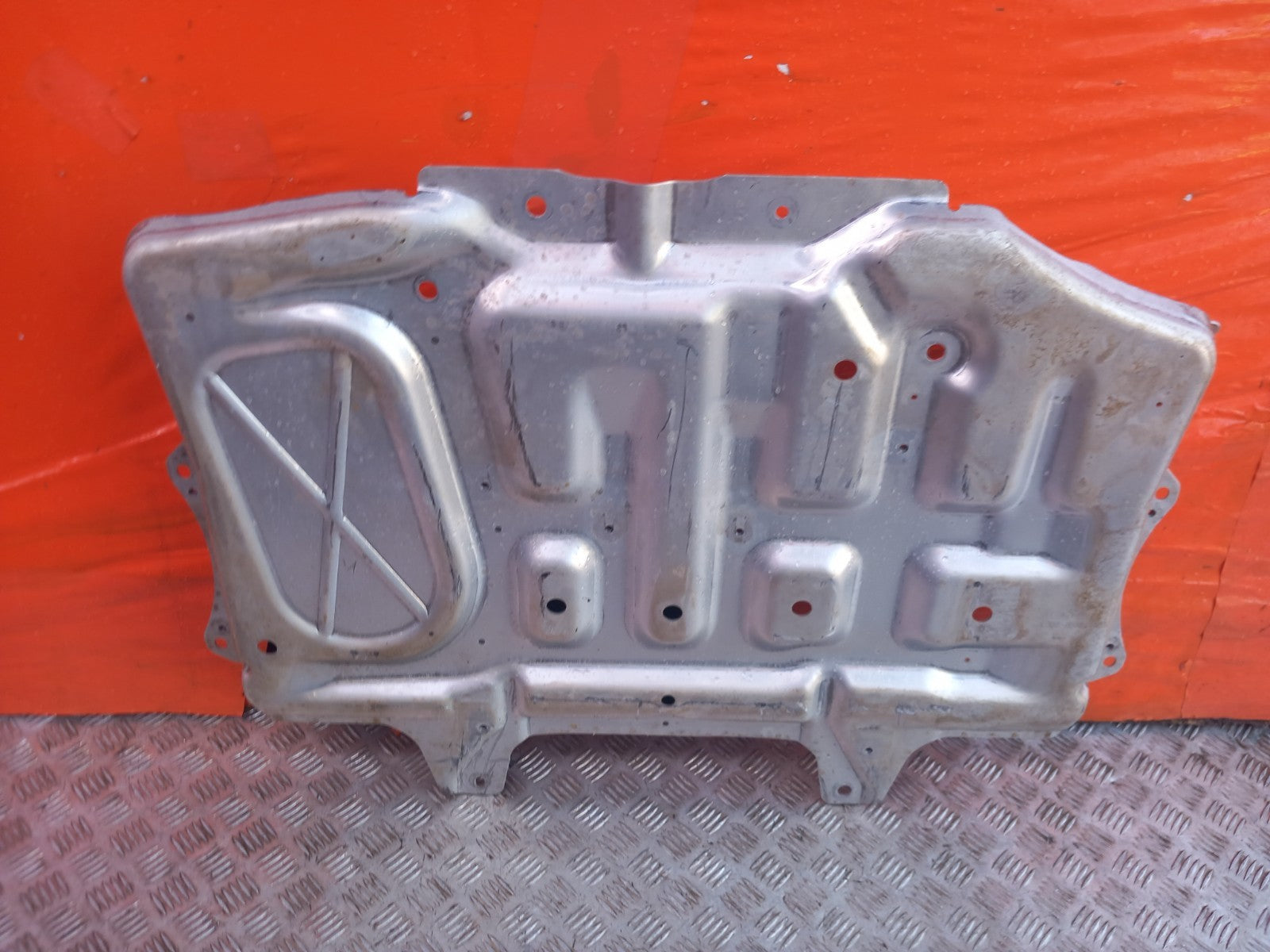 Land Rover Defender L663 3.0 Diesel 2025 Front Bumper Undertray Engine L8B27E063 - Image 2