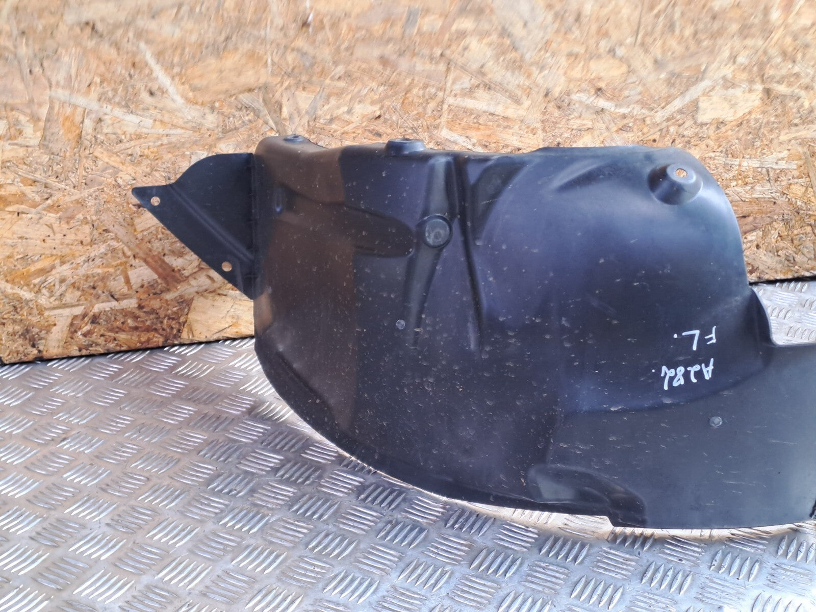 ✅2013 SSANGYONG KORANDO S 2.0D FRONT LEFT WHEEL SPLASH GUARD 79711-34000 A282 - Image 2