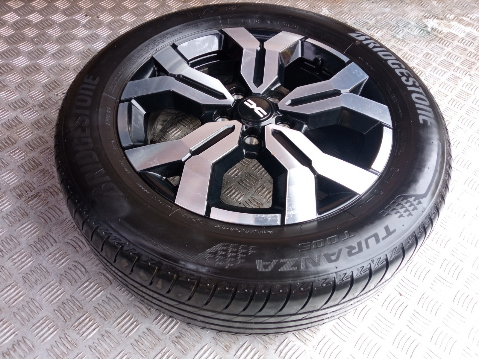 ✅Dacia Duster Journey 1.3 Petrol 2024 Alloy Wheel & Tyre 215/60 R17 403005180R - Image 2
