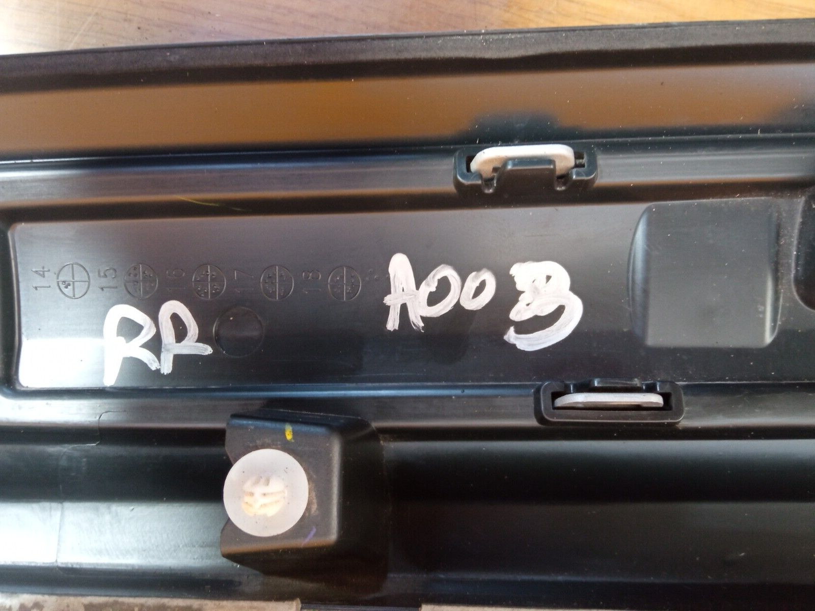 2019 MITSUBISHI OUTLANDER MK3 REAR RIGHT DOOR LOWER MOLDING 5757A410 A003 - Image 2