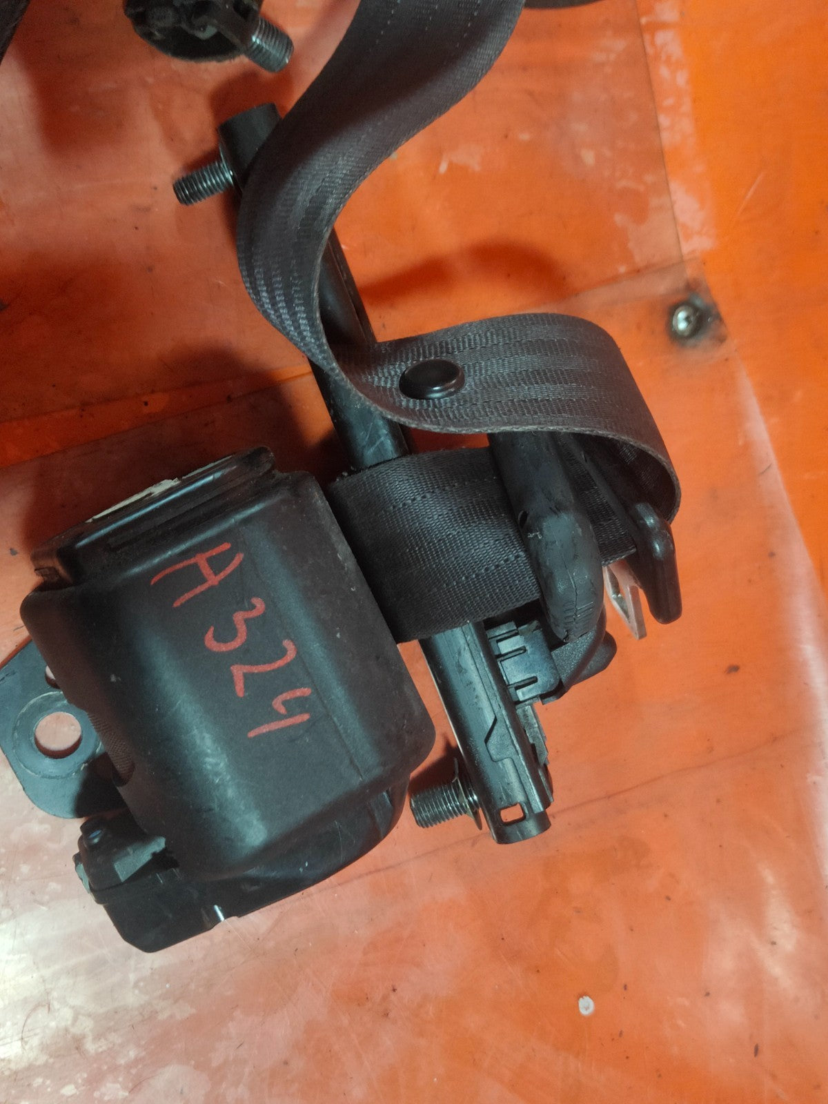 ✅2003 VOLVO FL FRONT SEAT BELTS PAIR 3953177 + WARRANTY A324 - Image 9