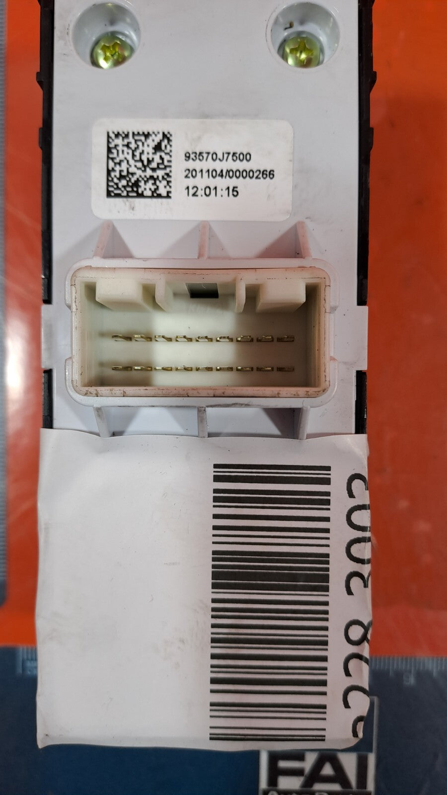 KIA XCEED 1.5 PETROL 2021 FRONT RIGHT WINDOW CONTROL SWITCH 93570J7500 Warranty - Image 11