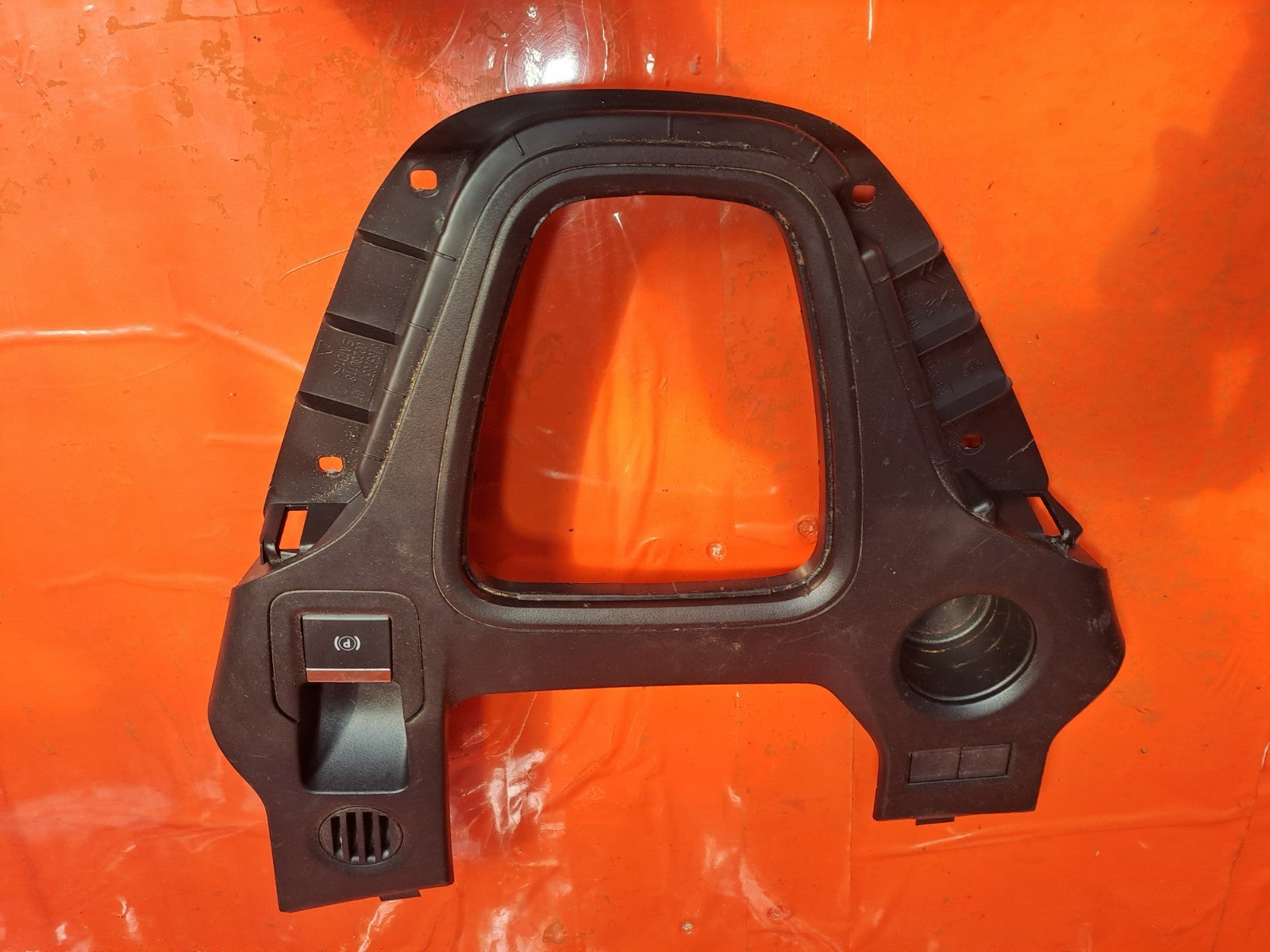 ✅Citroen Berlingo 650 1.5 Diesel 2020 Centre Console Gear Selector Surround Trim - Image 2