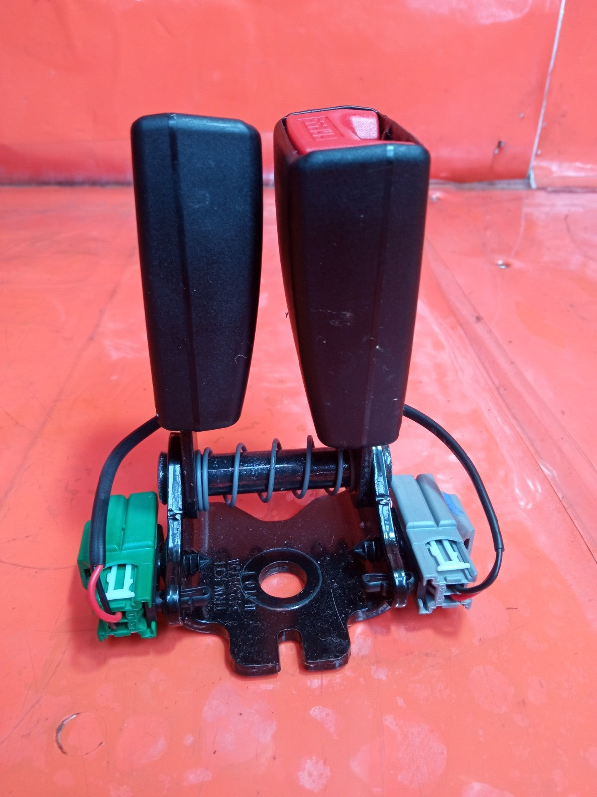 ✅Jaguar I-Pace Ev400 X590 2020 Rear Middle Seat Belt Buckle J9C3613K21AB8PVJ - Image 2