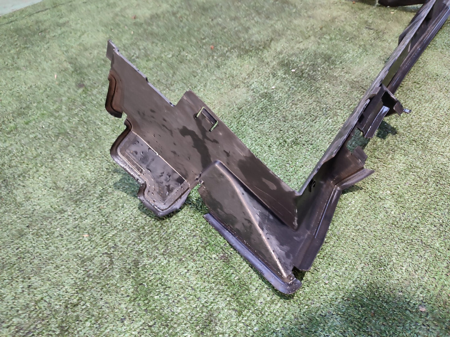 ✅LAND ROVER DISCOVERY SPORT L550 2.0 DIESEL 2016 FRONT UPPER AIR DUCT COVER A118 - Image 9
