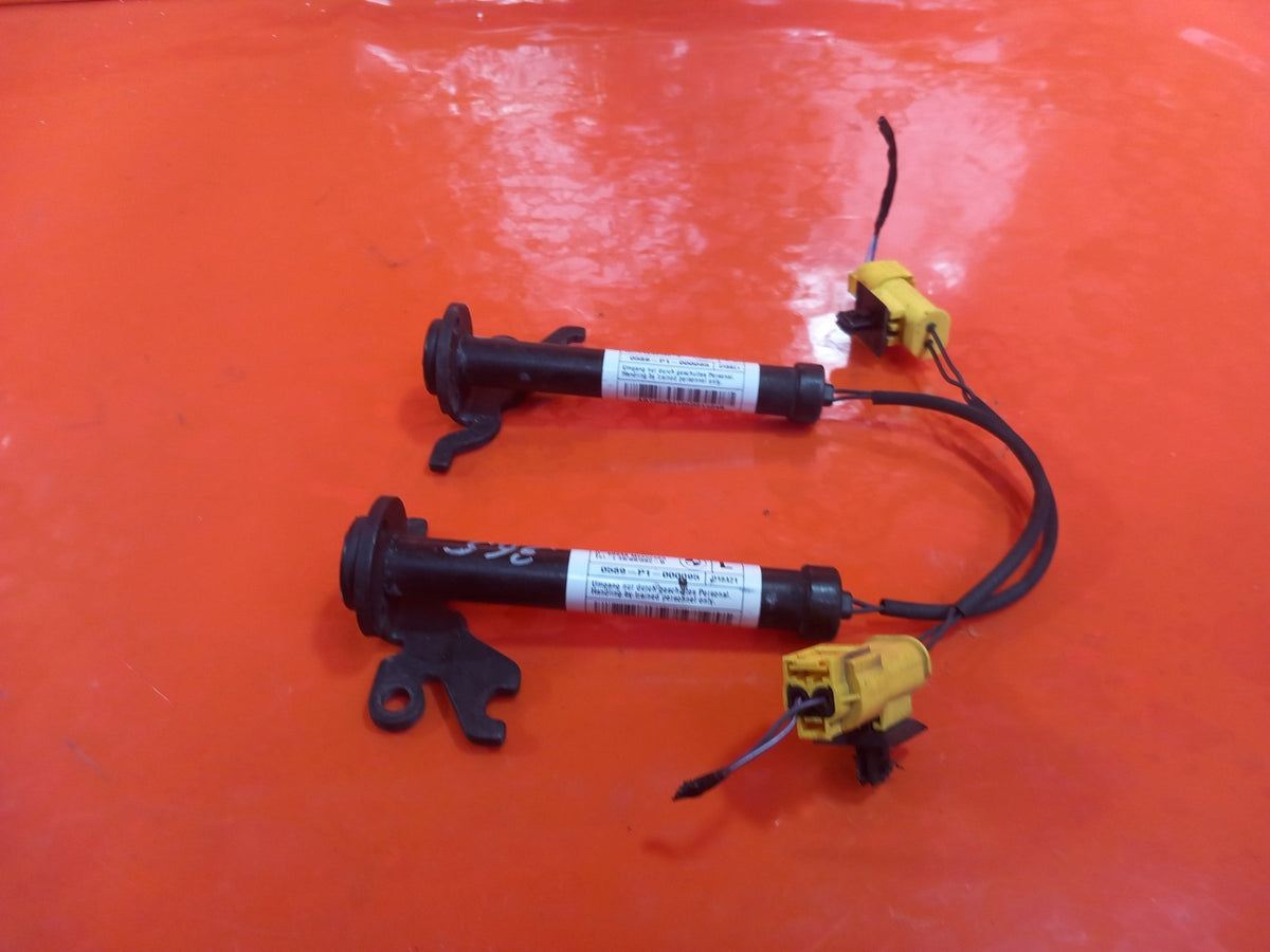 BMW F40 116D 1.5 Diesel 2021 Bonnet Hinge Actuators Pair 0589-P1-000095 A365 - Image 6