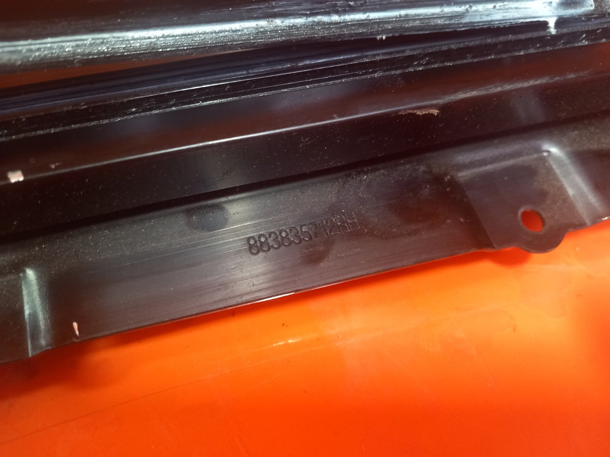 2025 Land Rover Defender L663 Panoramic Roof Rail 883835712RH Warranty A396 - Image 9