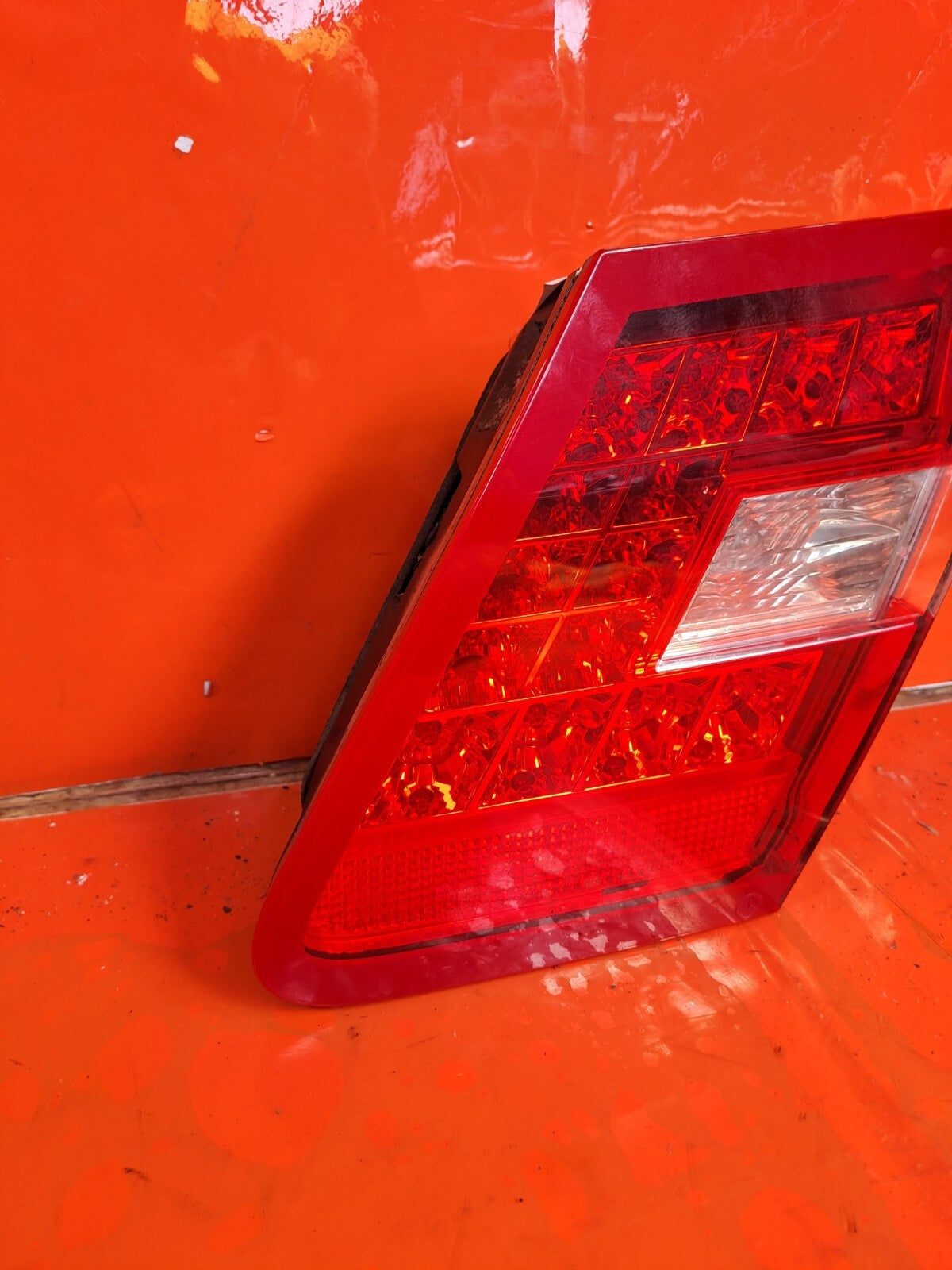 ✅2011 MERCEDES E CLASS W212 REAR RIGHT INNER TAIL LIGHT A2129060258 + WARRANTY - Image 2