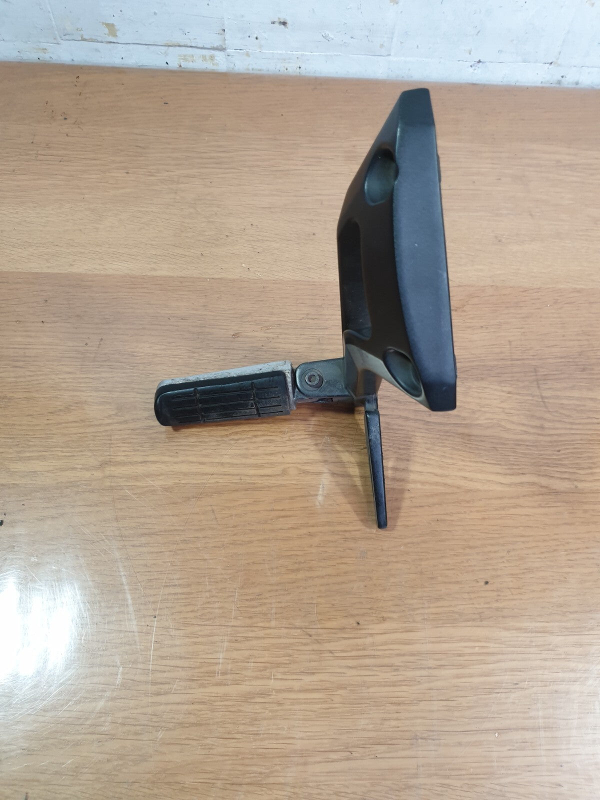 ✅2007 YAMAHA FZ6 FAZER S2 PETROL REAR LEFT PILLION FOOTREST + WARRANTY A185 - Image 2