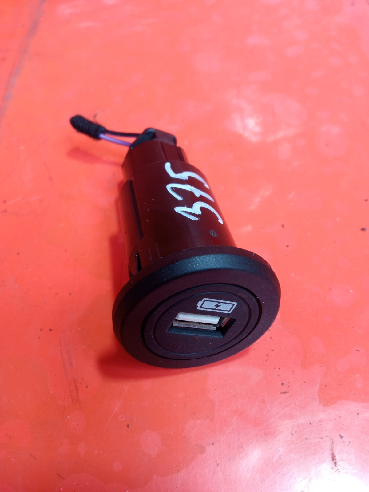 ✅Jaguar I-Pace Ev400 X590 2020 USB Socket Connector J9D319010AB Warranty A375 - Image 3