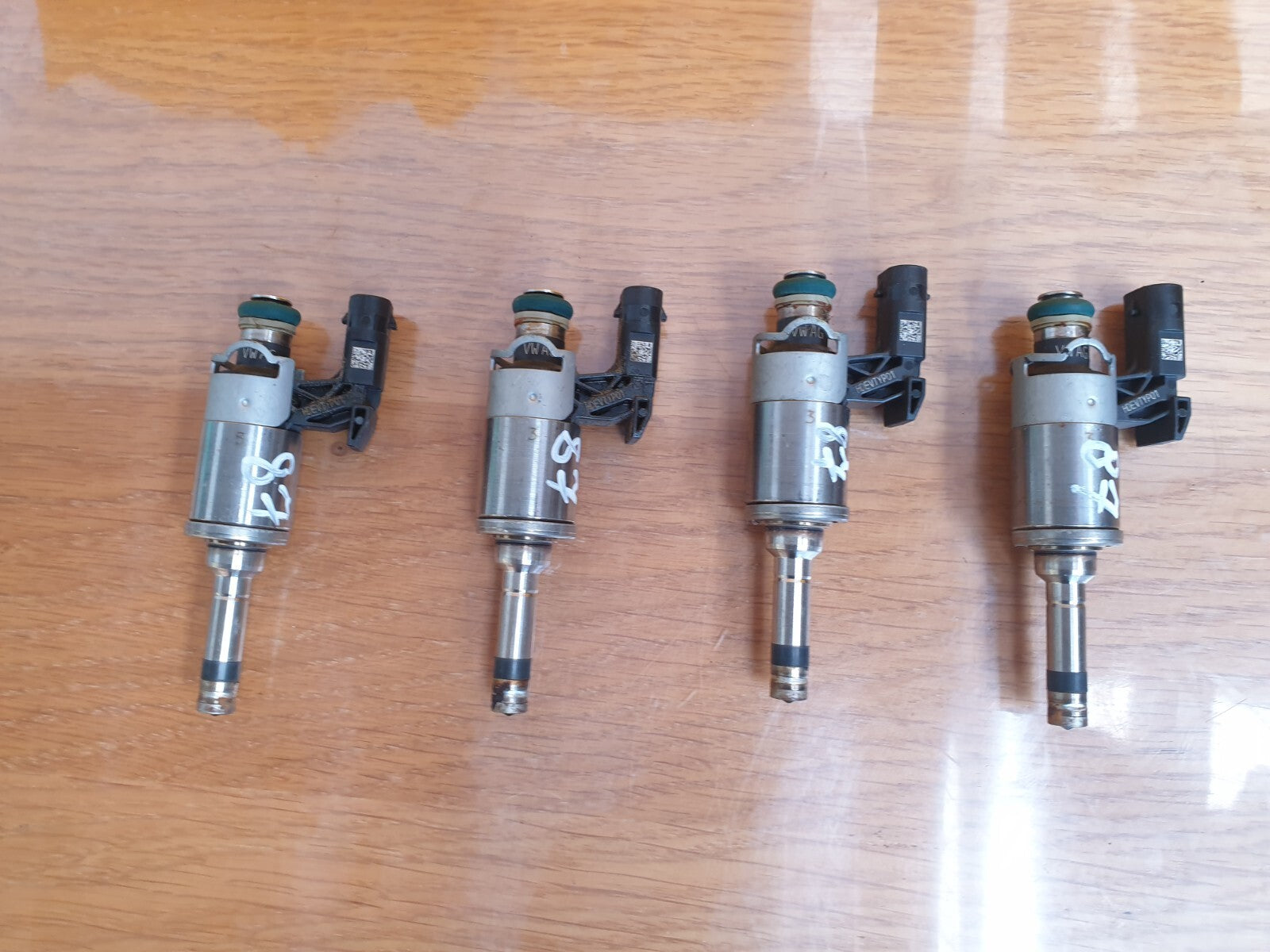 AUDI A1 SPORT 1.4 PETROL 2018 FUEL INJECTOR 0261500477 Warranty A087 - Image 1
