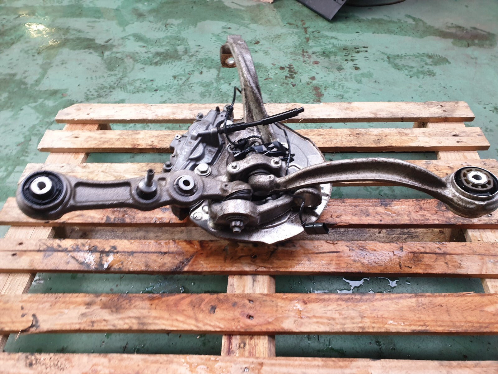 ✅2015 MERCEDES C CLASS W205 2.0P FRONT LEFT WHEEL HUB A2052100 A0004212112 A061 - Image 10