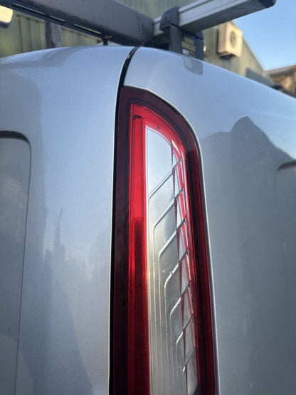 ✅2017 FORD TRANSIT CONNECT REAR RIGHT UPPER TAIL LIGHT DT11-13A602-AD A369 - Image 3