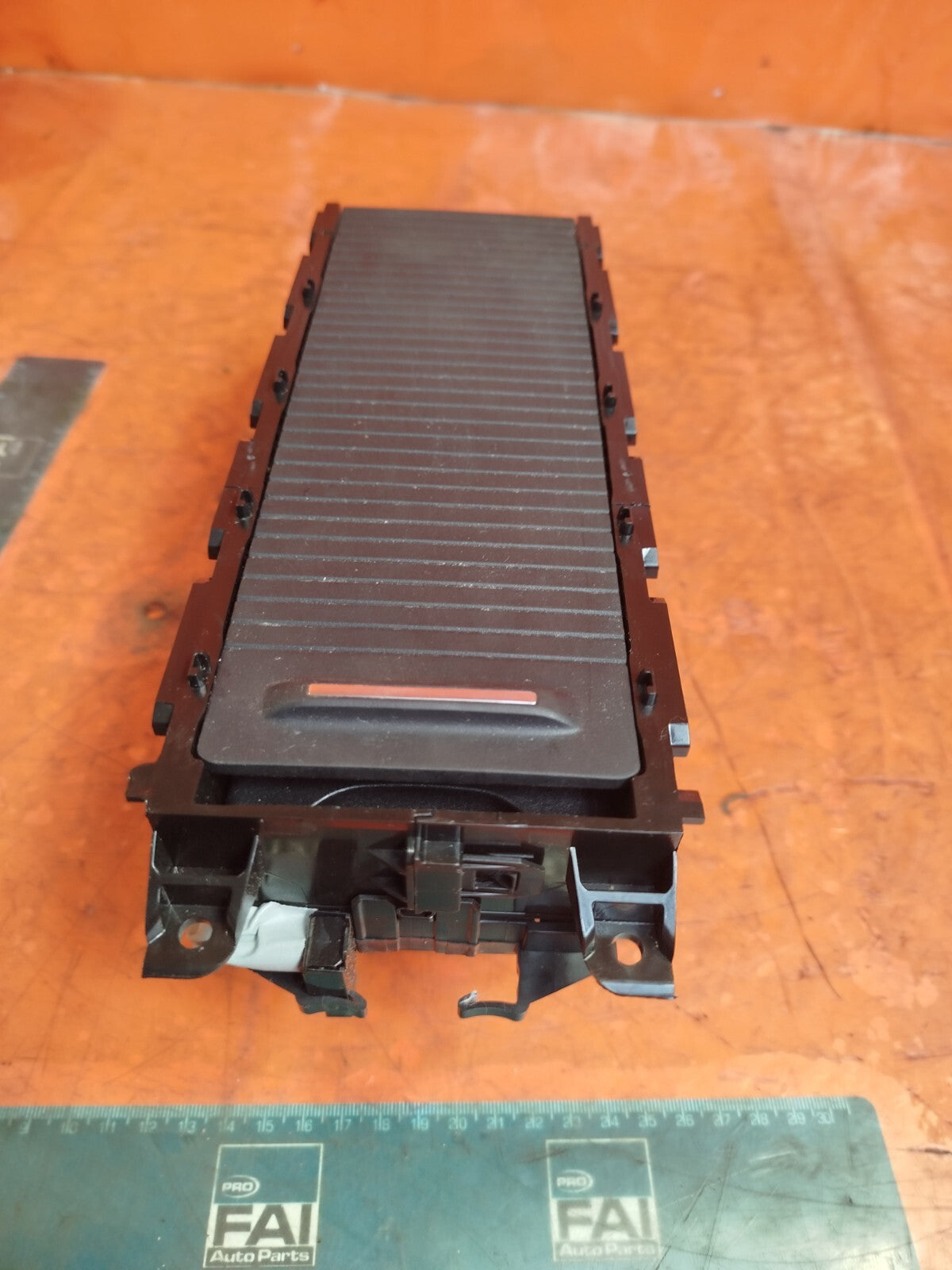 ✅Ford Focus Active X 1.0 Petrol 2021 FRONT CENTRE CONSOLE STORAGE COMPARTMENT - Image 3