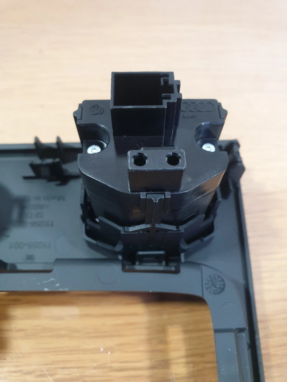 ✅Audi A1 Sport 1.0 Petrol 2020 Gear Selector Shifter Surround Trim 82C713463 - Image 12