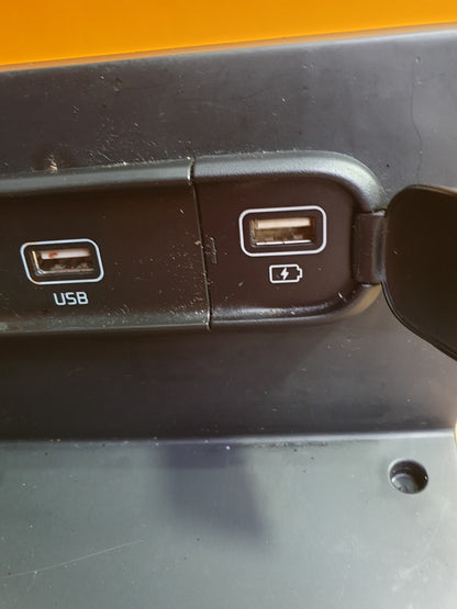 ✅2016 KIA NIRO 2 EV S-A 1.6P USB CHARGING PORT 84630-G5950 84624-G5000 +WARRANTY - Image 3