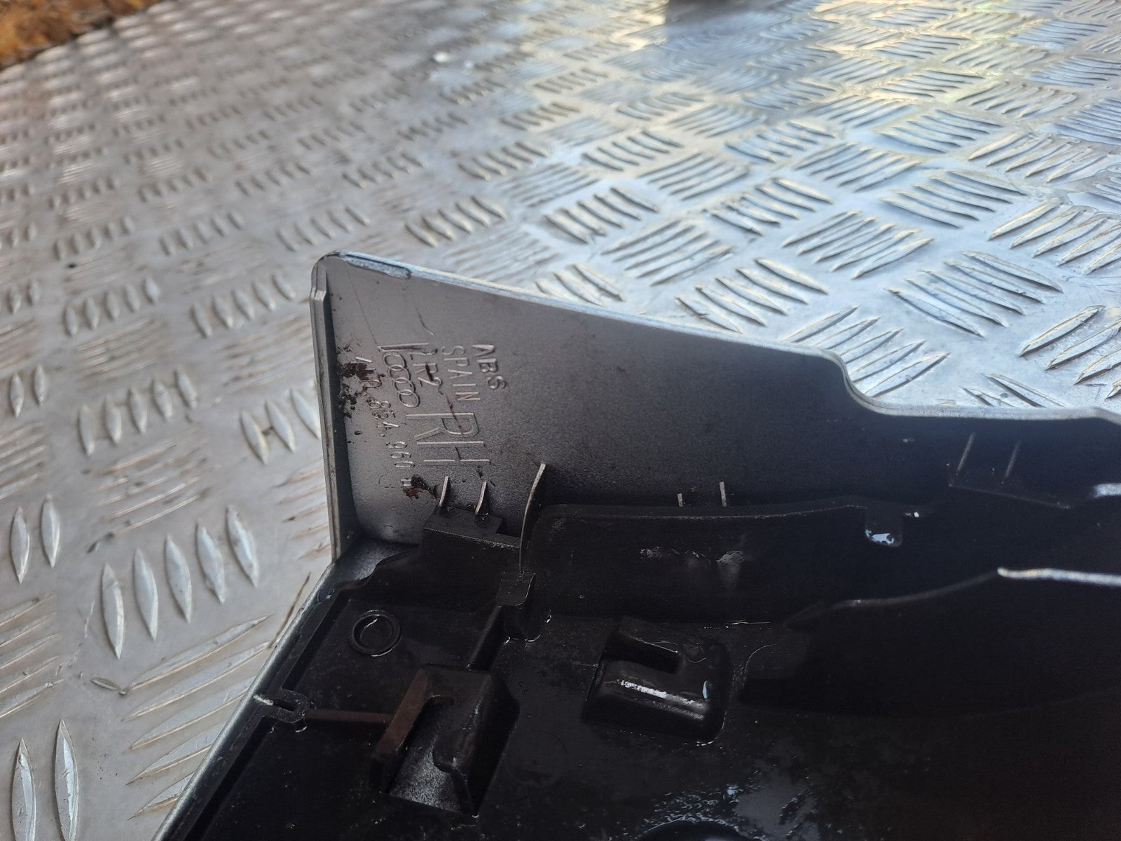 ✅2009 AUDI Q7 4L 3.0D LOWER WING FENDER TRIM MOULDING FRONT RIGHT 4L0854960 A300 - Image 7