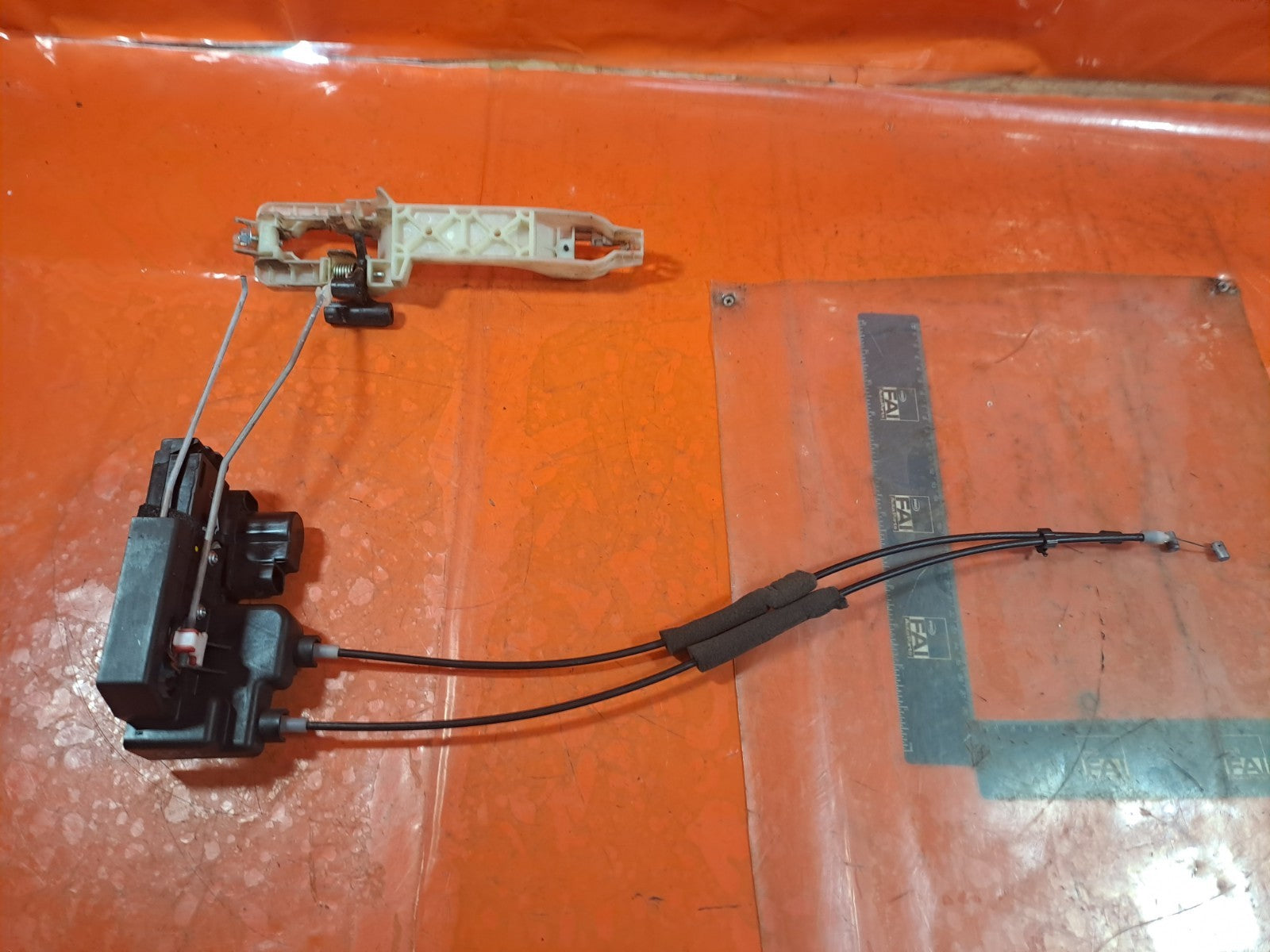 ✅SSANGYONG KORANDO 2.2 DIESEL 2015 FRONT RIGHT DOOR LOCK MECHANISM Warranty A337 - Image 4