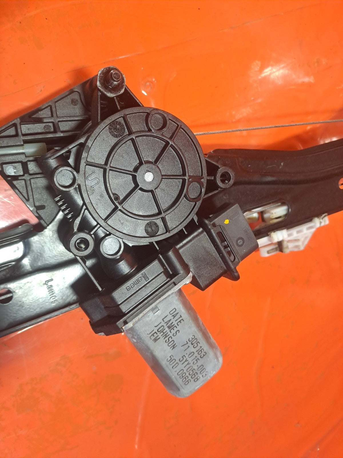 ✅BMW 118D F20 2.0 Diesel 2015 Front Right Window Regulator And Motor 7242562 - Image 8