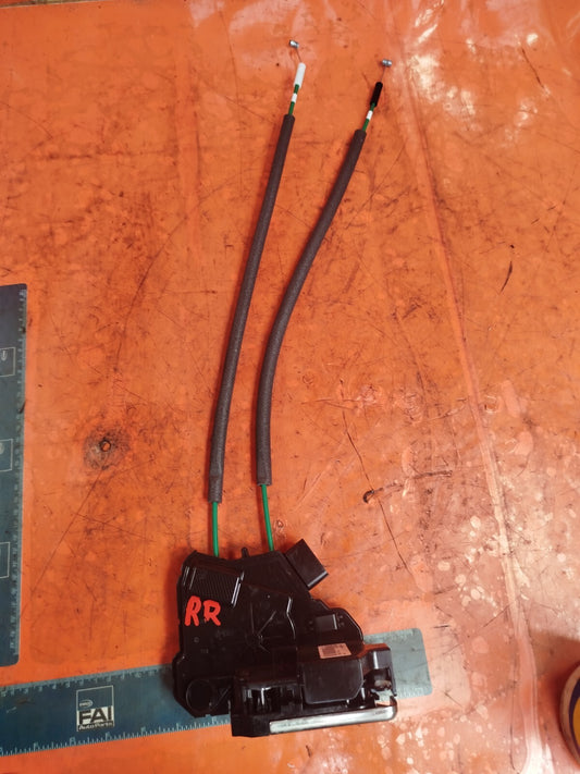 ✅2018 SSANGYONG TIVOLI 1.6D REAR RIGHT DOOR LOCK 71320-35001 + WARRANTY A092 - Image 1