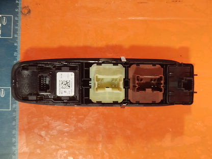 ✅2024 DACIA DUSTER JOURNEY FRONT RIGHT WINDOW SWITCH 255709019R + WARRANTY A364 - Image 9