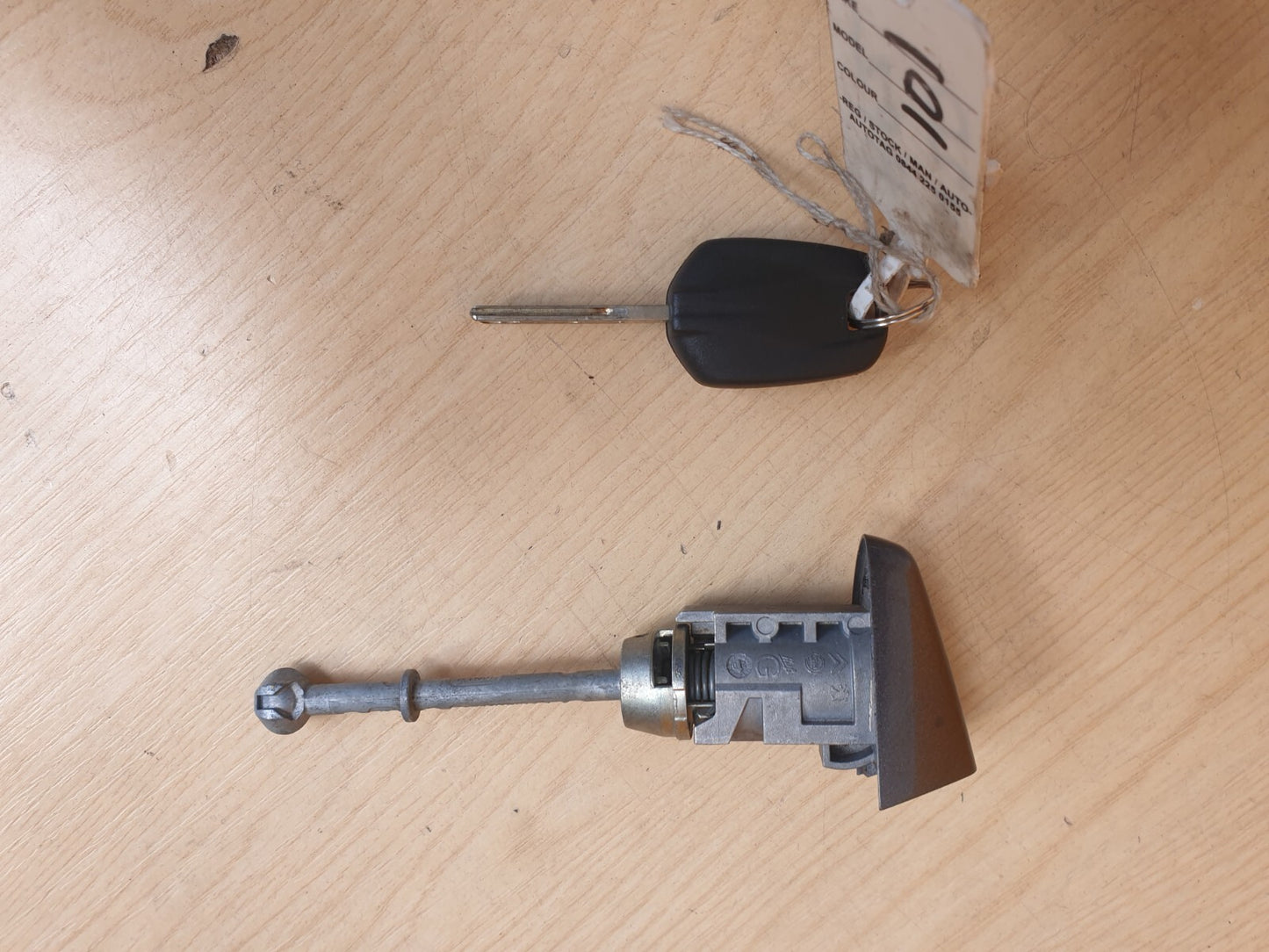 Vauxhall Corsa 2021  Barrel Door Lock Switch w/Key - Image 6