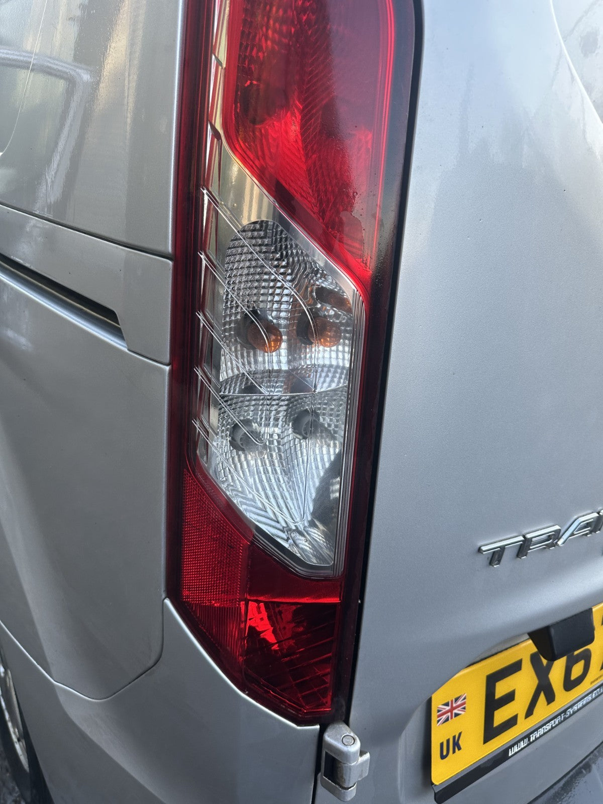 ✅2017 FORD TRANSIT CONNECT REAR LEFT LOWER TAIL LIGHT DT11-13405-AD A369 - Image 2