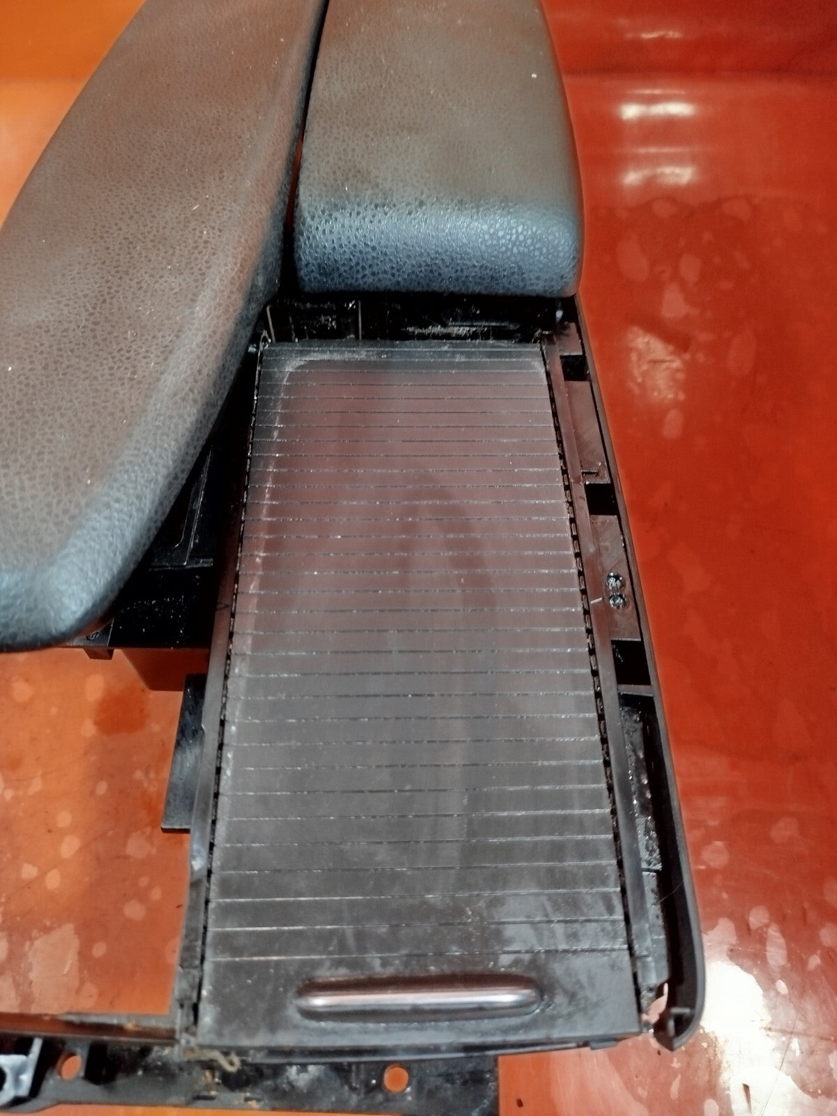 ✅MERCEDES W204 C220 AMG SPORT 2.1 DIESEL 2012 CENTRE CONSOLE LEATHER ARMREST - Image 8