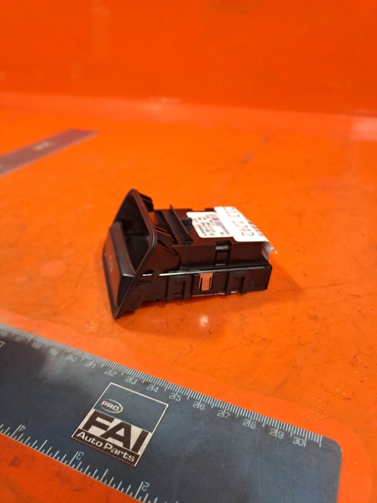 ✅MERCEDES W176 A180 1.6 PETROL 2012 HANDBRAKE RELEASE SWITCH A2469050451 A213 - Image 7