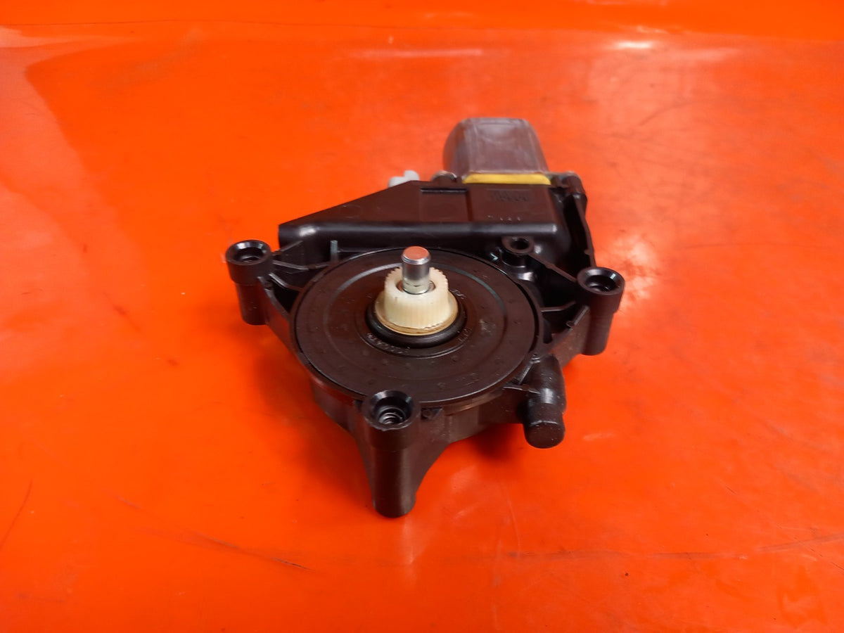 ebay-src:https://i.ebayimg.com/00/s/mtiwmfgxnjaw/z/q0uaaesw0fjqhf07/$_57.jpg