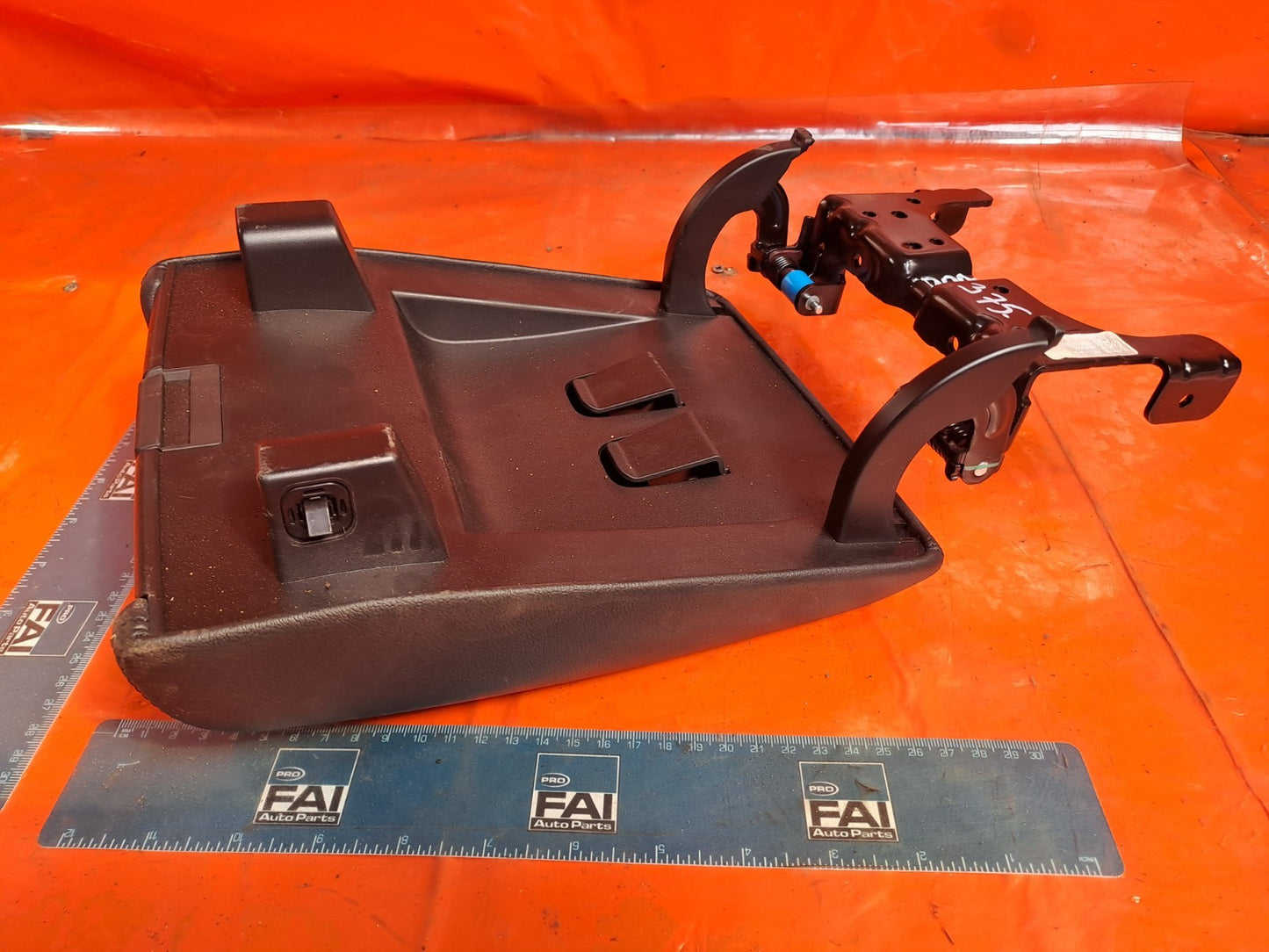 ✅2020 Jaguar I-Pace X590 Centre Console Leather Armrest J9C3-045C74-AE A375 - Image 11