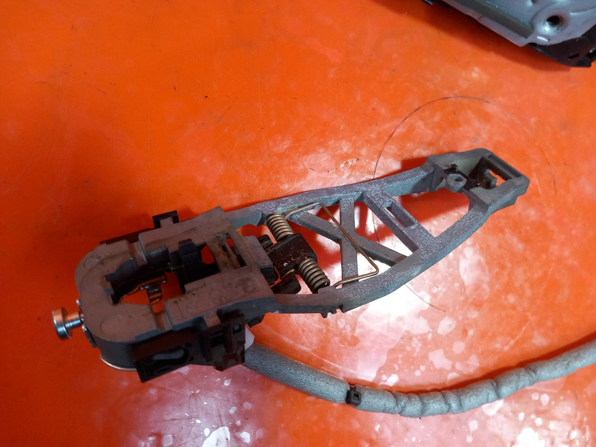 VW Transporter St-Line 2.0 Diesel 2023 Front Left Door Lock 7L1837015G A416 - Image 7