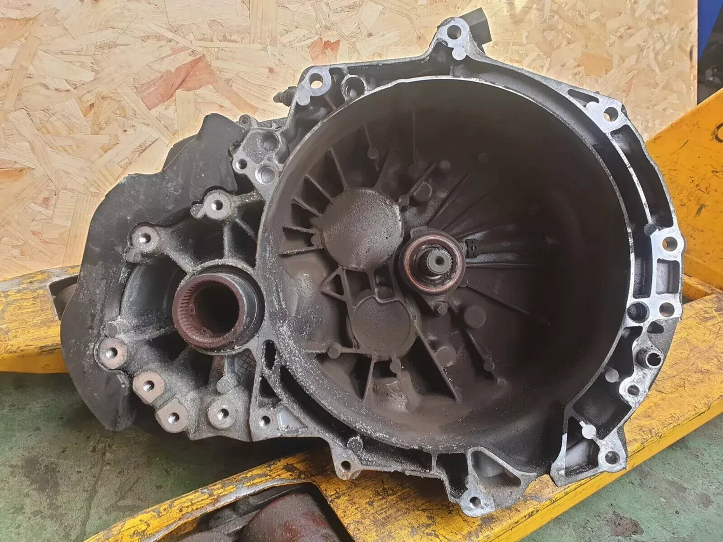 ✅LAND ROVER DISCOVERY L550 2.0 DIESEL 2016 6 SPEED MANUAL GEARBOX GK7R7002CB - Image 1