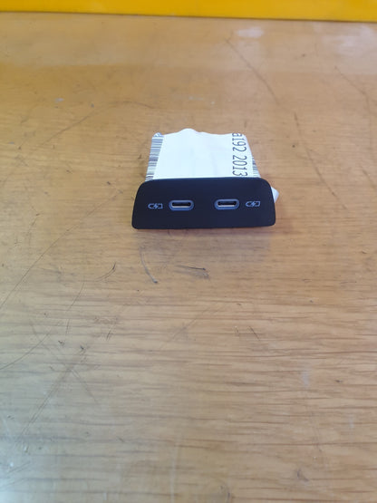 ✅VW T-ROC LIFE 1.5 PETROL 2022 REAR CENTRE CONSOLE USB SOCKETS 2G6035954 A192 - Image 1