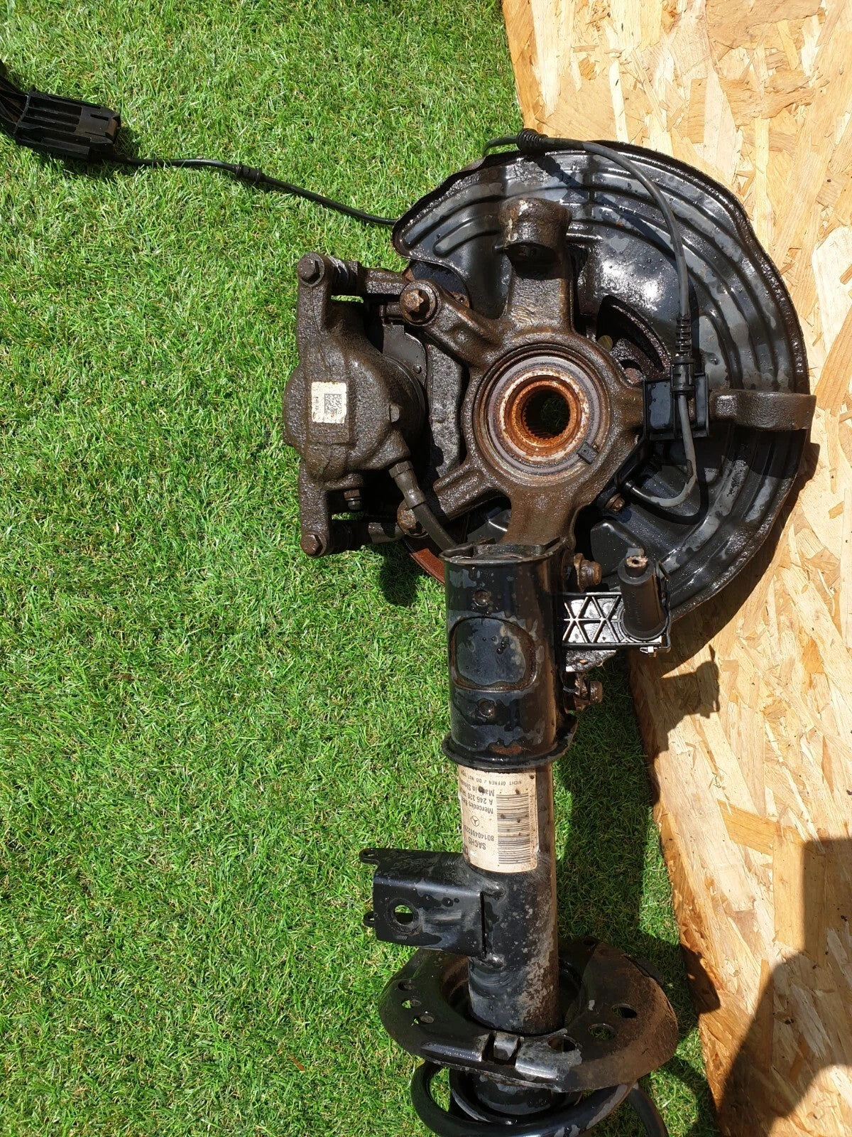 Mercedes W246 1.8 Diesel 2012 Front Left Suspension Leg Hub A2463207713 Warranty - Image 5