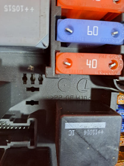 ✅2011 LAND ROVER RANGE ROVER L322 REAR TAILGATE FUSE BOX BH42-14N030-AA A243 - Image 9