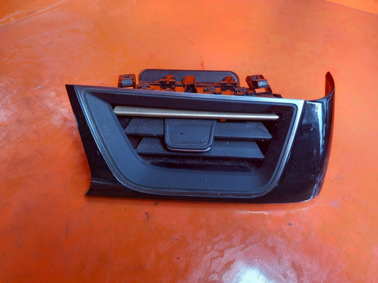 Renault Captur 1.6 Petrol 2023 Front Right Dashboard Air Vent 687605826R A392 - Image 2