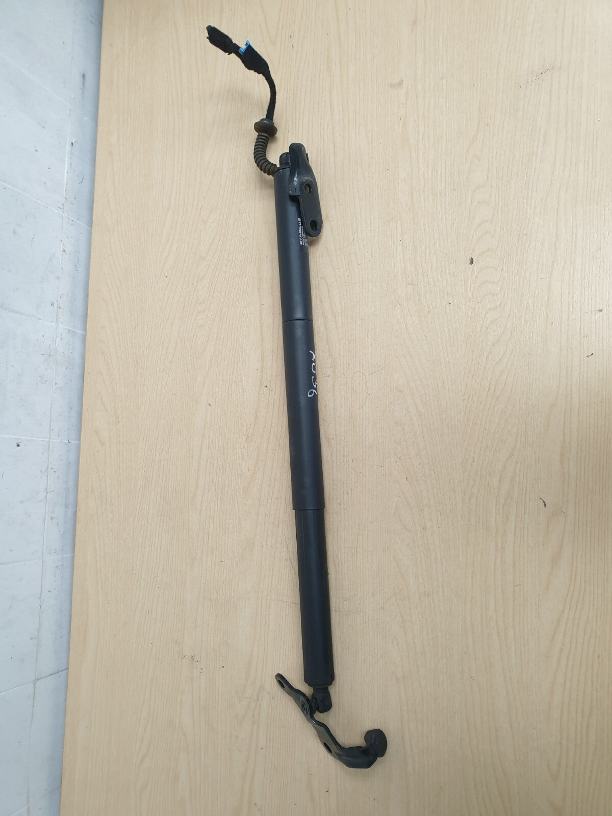 2018 BMW F46 216D 1.5 DIESEL TAILGATE STRUT SHOCK LEFT NEARSIDE 7432771 A036 - Image 6