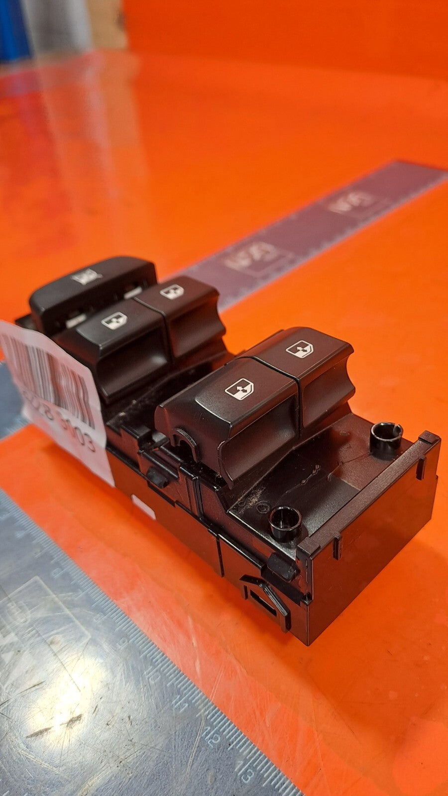 KIA XCEED 1.5 PETROL 2021 FRONT RIGHT WINDOW CONTROL SWITCH 93570J7500 Warranty - Image 9